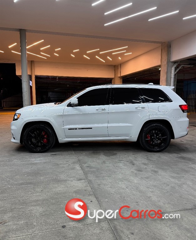 2020 Jeep Grand Cherokee SRT8 — foto 5 / 12