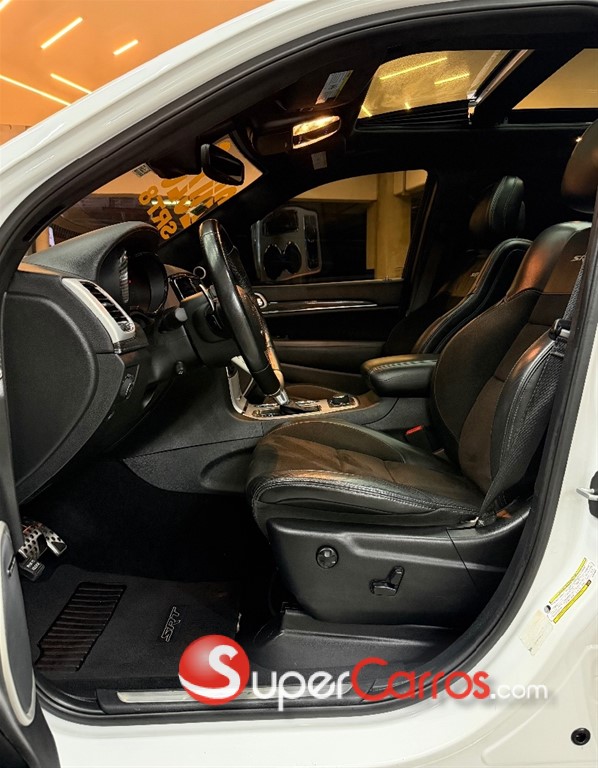 2020 Jeep Grand Cherokee SRT8 — foto 8 / 12
