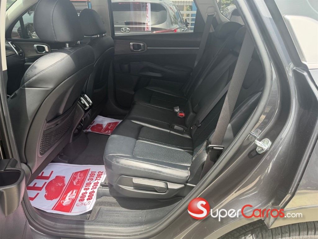 2022 Kia Sorento — foto 8 / 12