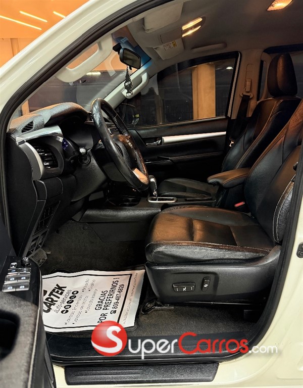 2018 Toyota Hilux SR5 — foto 8 / 12