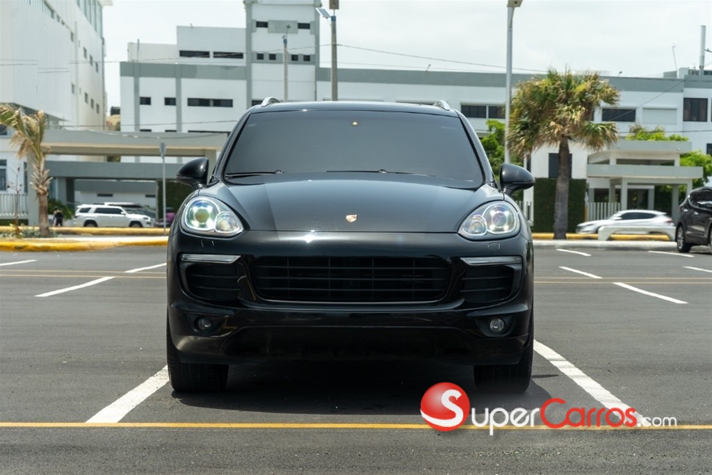 2016 Porsche Cayenne — foto 2 / 9