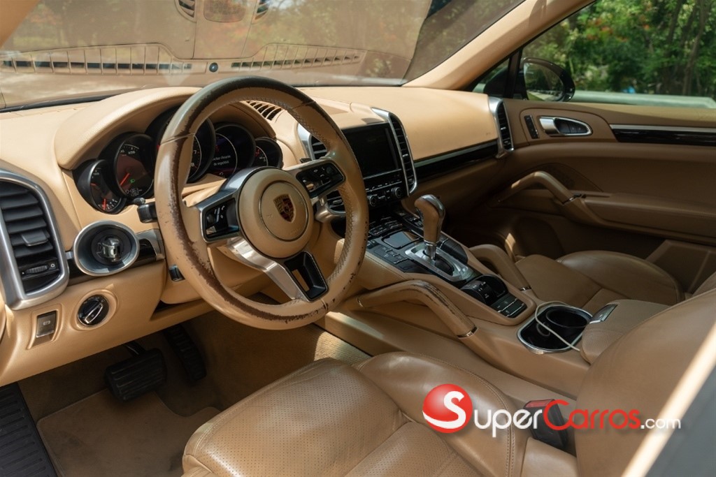 2016 Porsche Cayenne — foto 7 / 9