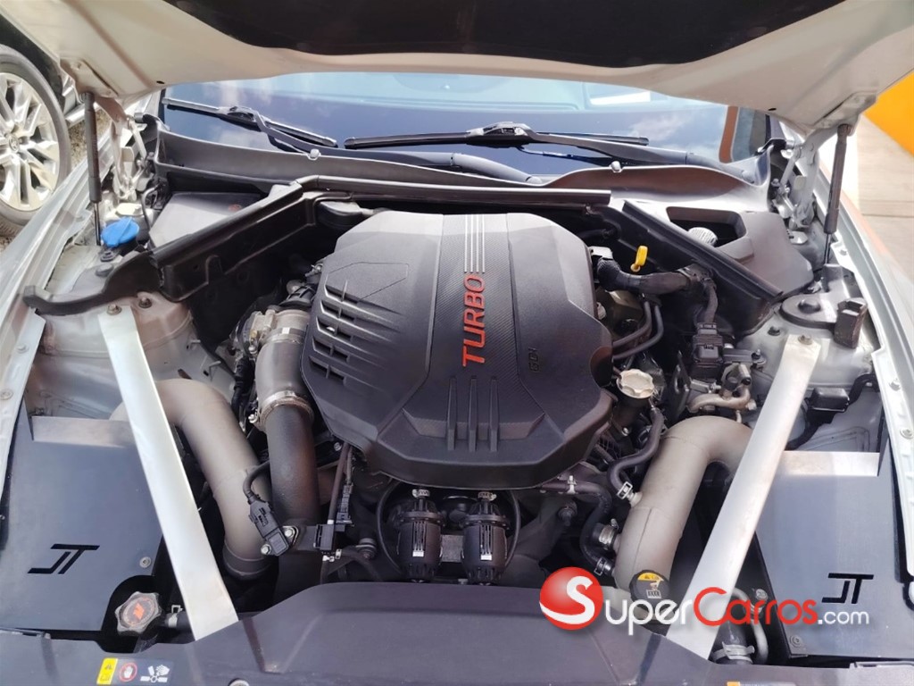 2019 Kia Stinger — foto 6 / 12