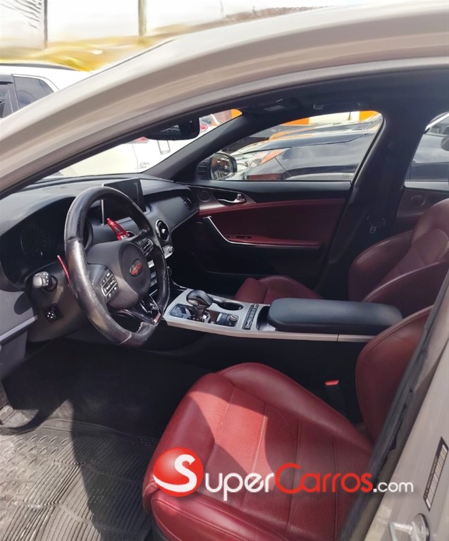 2019 Kia Stinger — foto 10 / 12