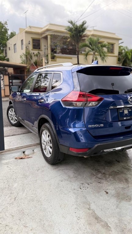 2020 Nissan Rogue SV — foto 5 / 12