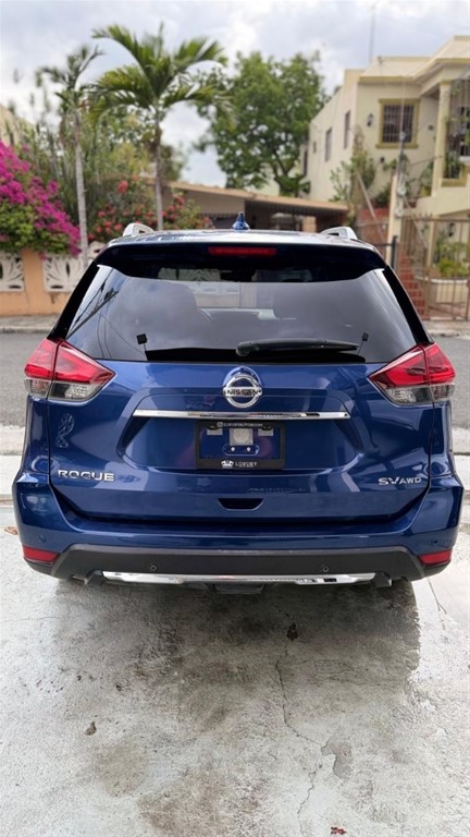 2020 Nissan Rogue SV — foto 6 / 12