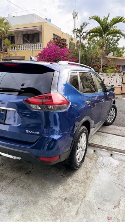 2020 Nissan Rogue SV — foto 7 / 12