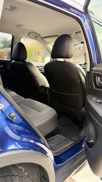 2020 Nissan Rogue SV — foto 8 / 12