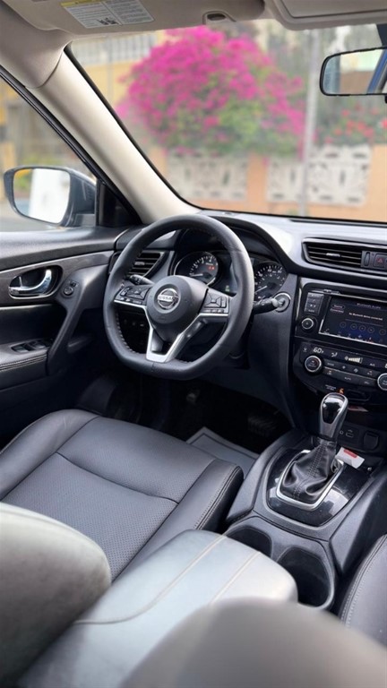 2020 Nissan Rogue SV — foto 9 / 12