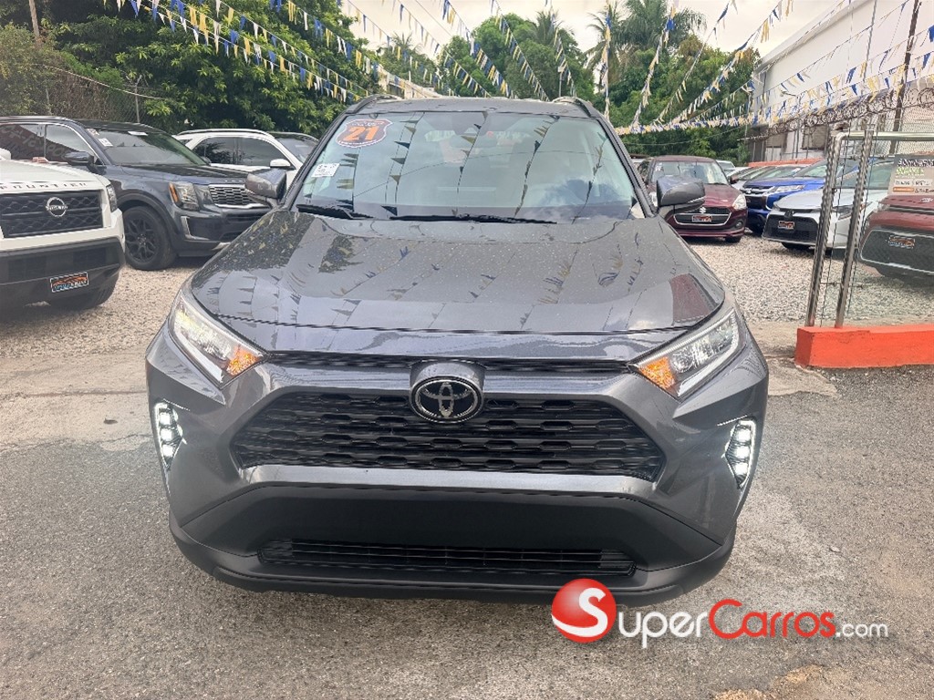 2021 Toyota RAV4 XLE — foto 2 / 10
