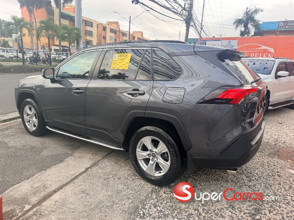 2021 Toyota RAV4 XLE — foto 4 / 10