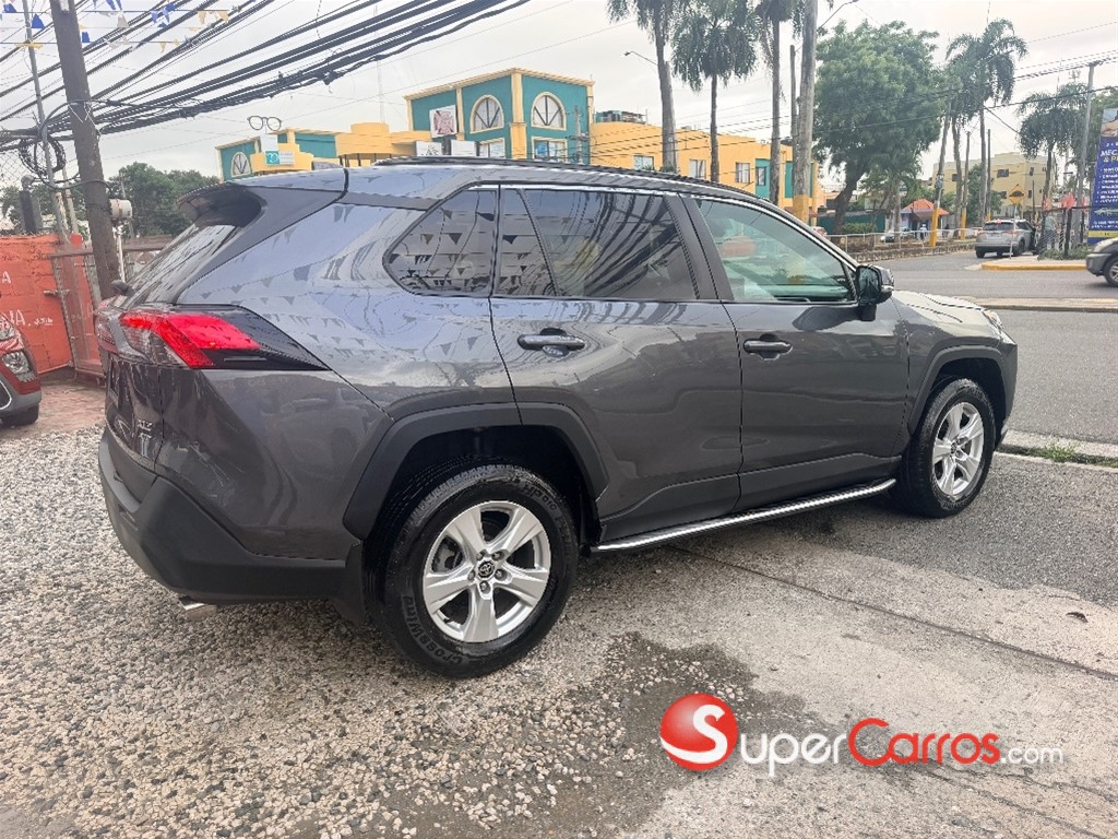 2021 Toyota RAV4 XLE — foto 6 / 10