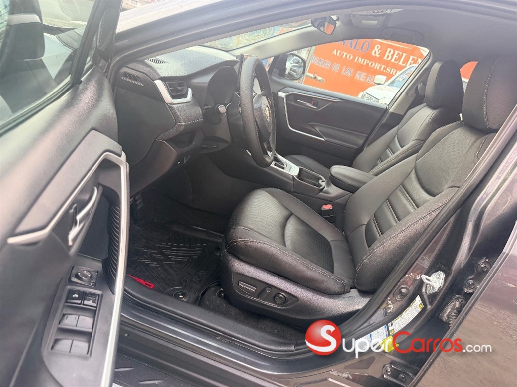 2021 Toyota RAV4 XLE — foto 7 / 10