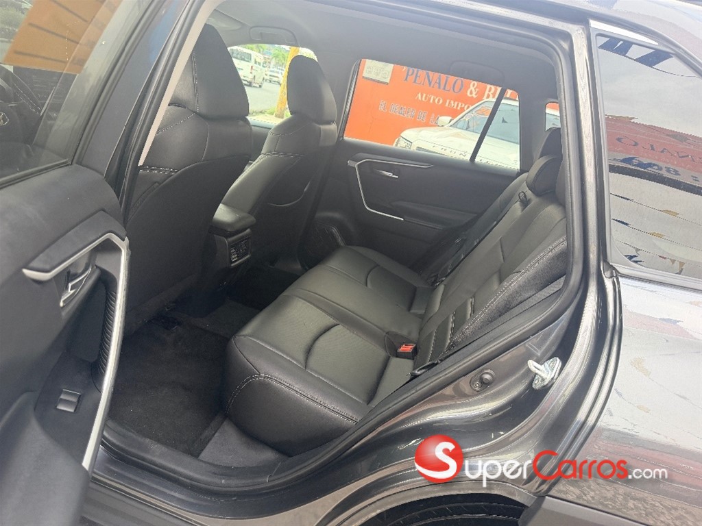 2021 Toyota RAV4 XLE — foto 8 / 10