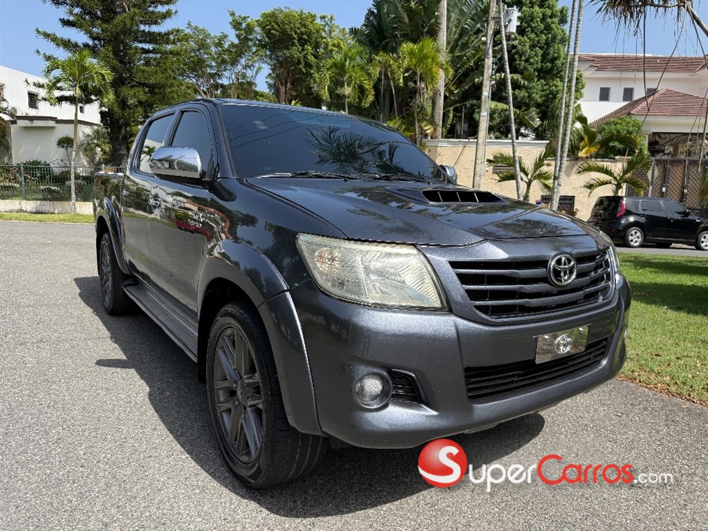 2015 Toyota Hilux SRV — foto 2 / 10