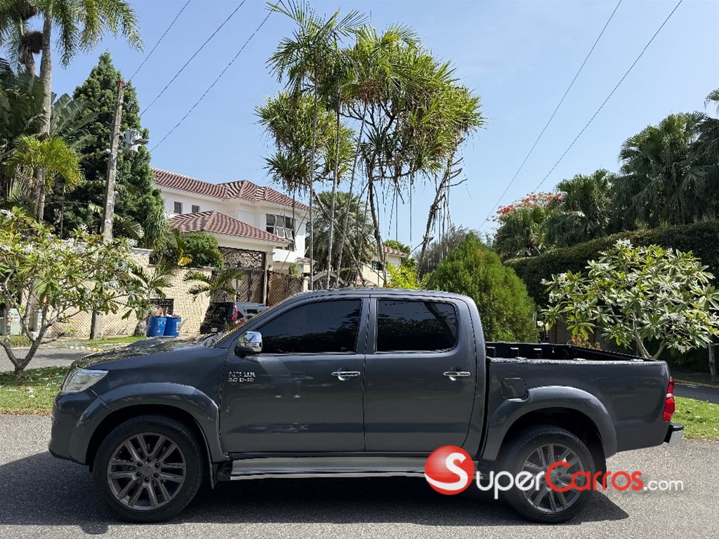 2015 Toyota Hilux SRV — foto 4 / 10