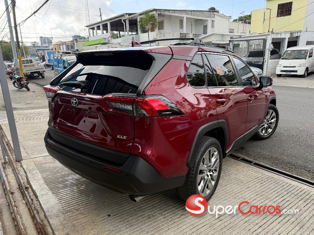 2020 Toyota RAV4 XLE Premium — foto 4 / 8
