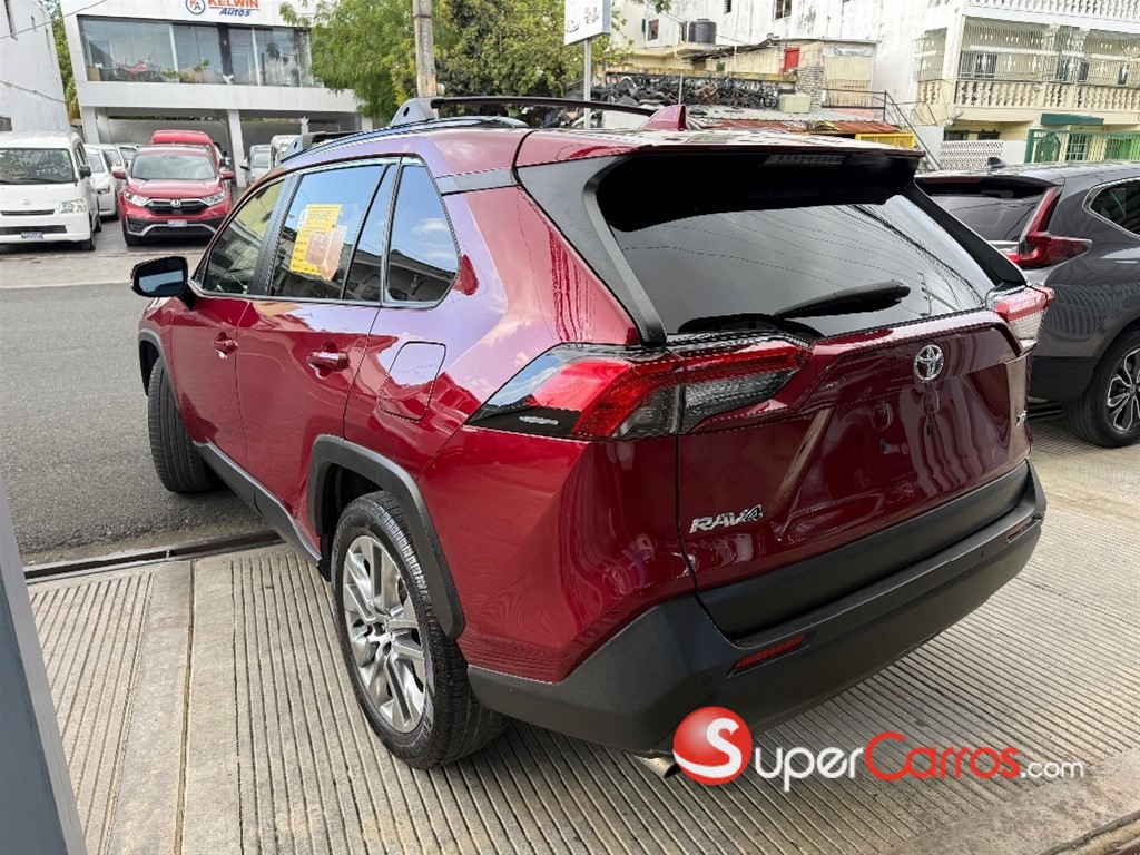 2020 Toyota RAV4 XLE Premium — foto 5 / 8