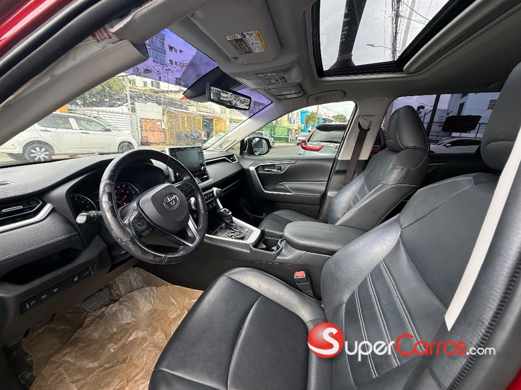 2020 Toyota RAV4 XLE Premium — foto 6 / 8