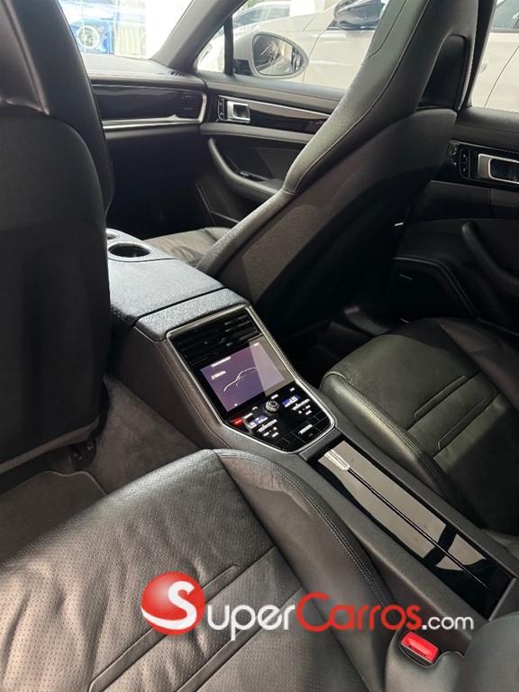 2018 Porsche Panamera — foto 9 / 12