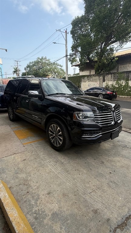 2017 Lincoln Navigator LONG — foto 2 / 10