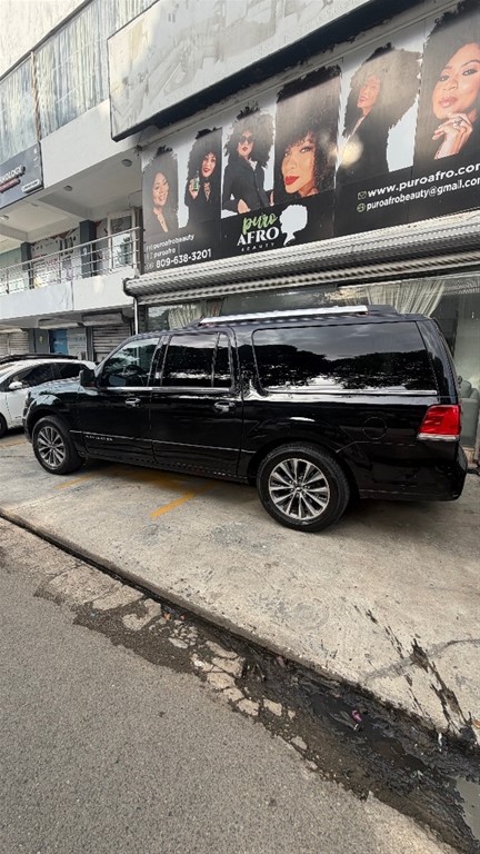 2017 Lincoln Navigator LONG — foto 4 / 10