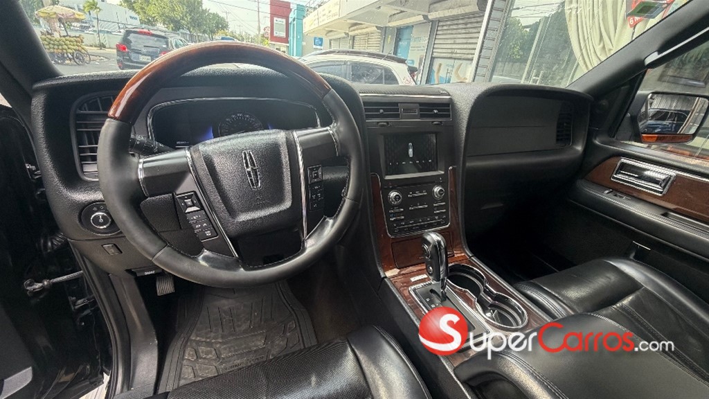 2017 Lincoln Navigator LONG — foto 7 / 10