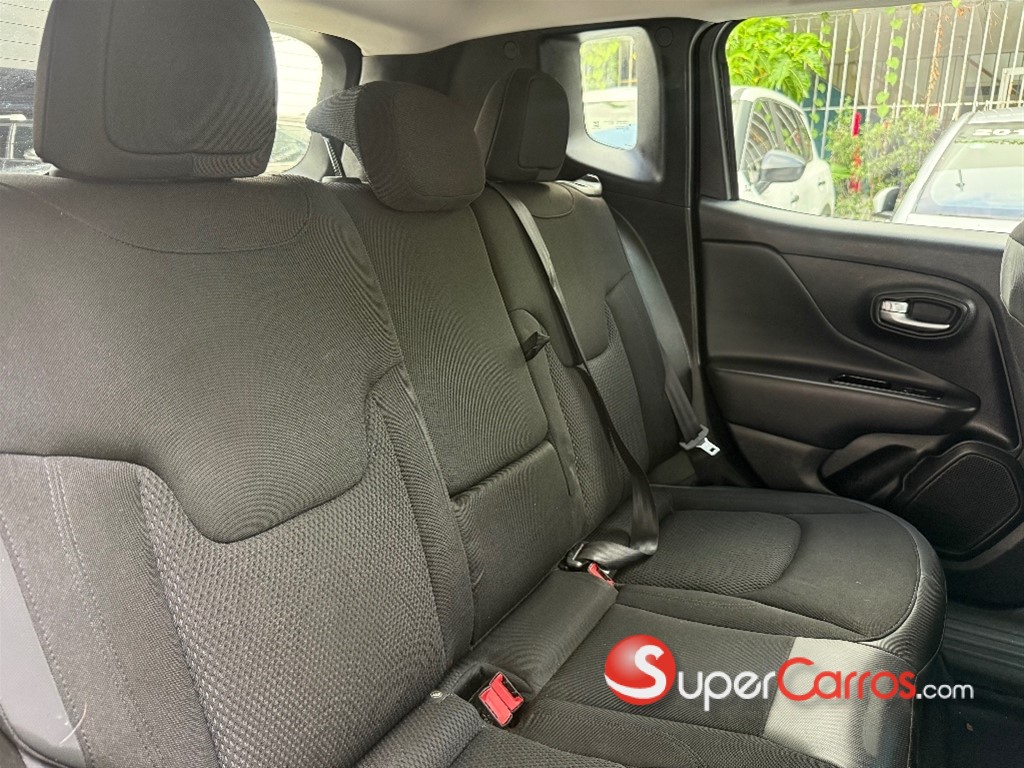 2020 Jeep Renegade Latitude — foto 10 / 11