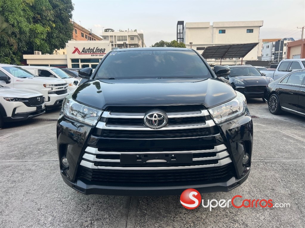 2018 Toyota Highlander LE — foto 2 / 12