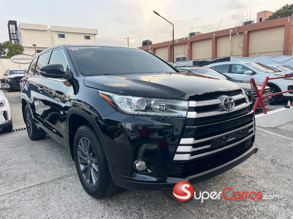 2018 Toyota Highlander LE — foto 3 / 12