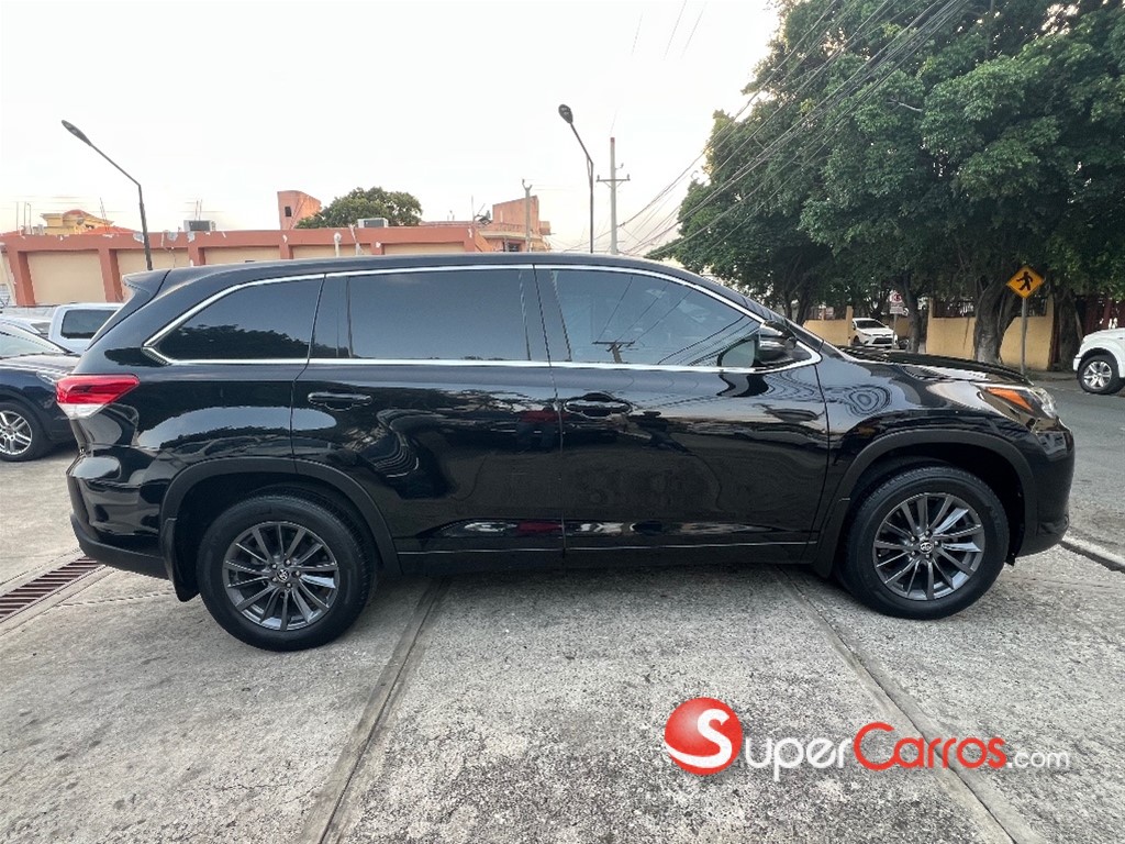 2018 Toyota Highlander LE — foto 4 / 12