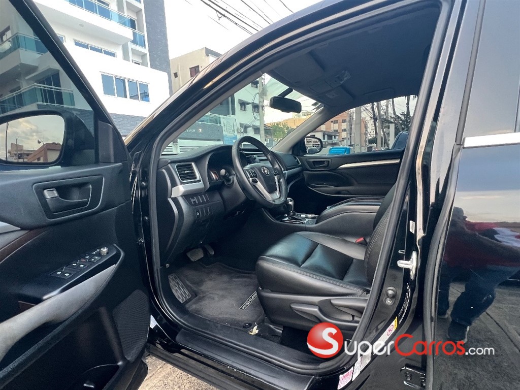 2018 Toyota Highlander LE — foto 8 / 12