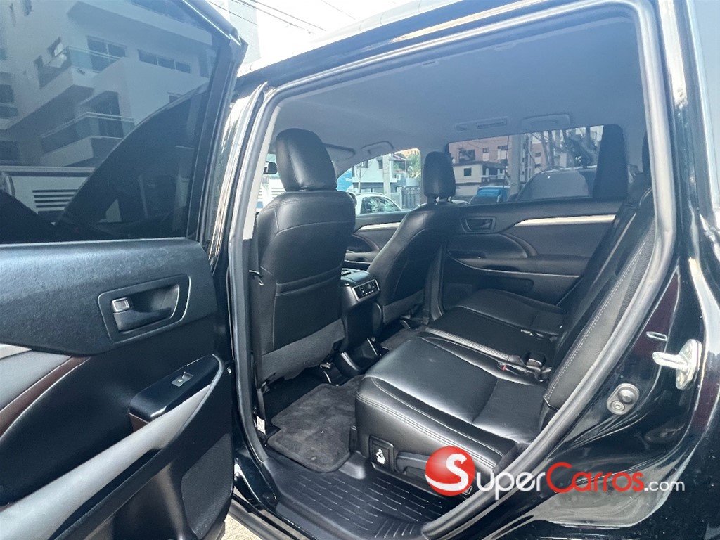 2018 Toyota Highlander LE — foto 9 / 12