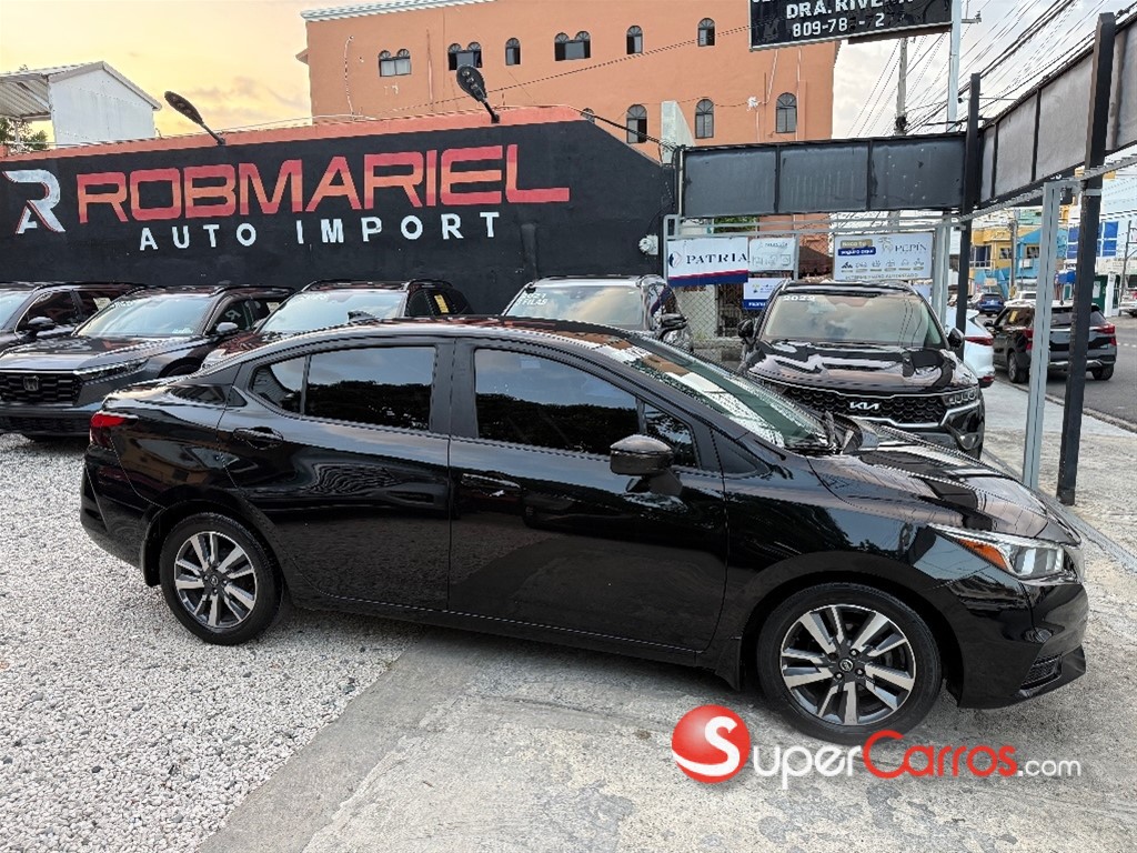 2020 Nissan Versa SV — foto 4 / 12