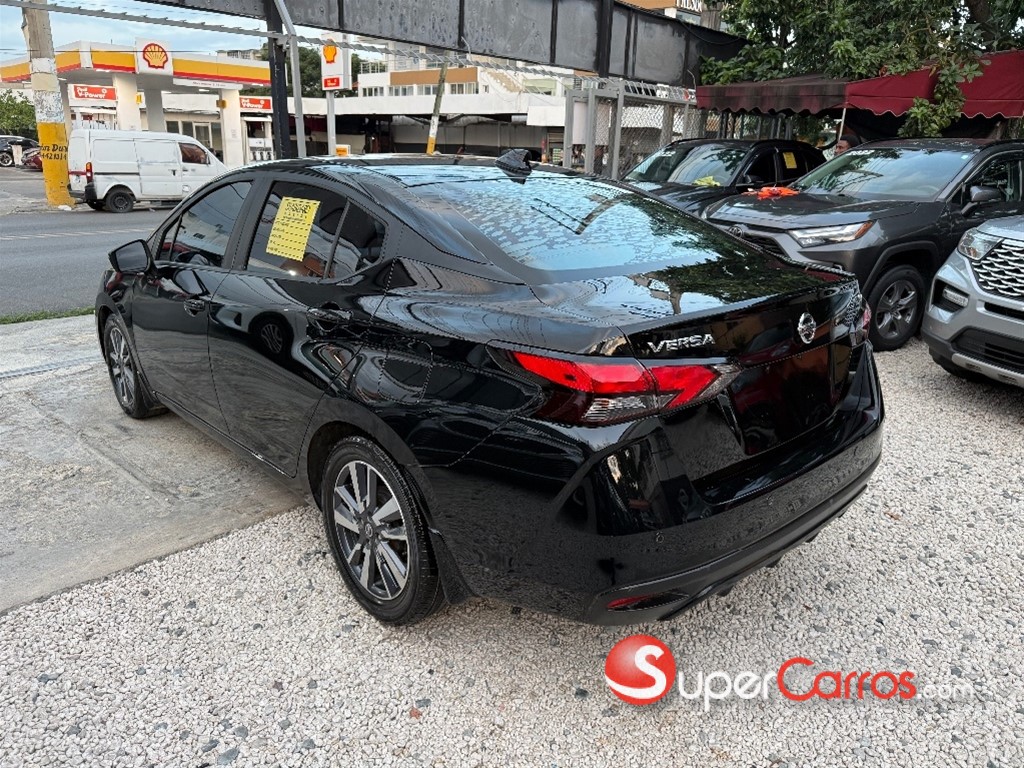 2020 Nissan Versa SV — foto 8 / 12