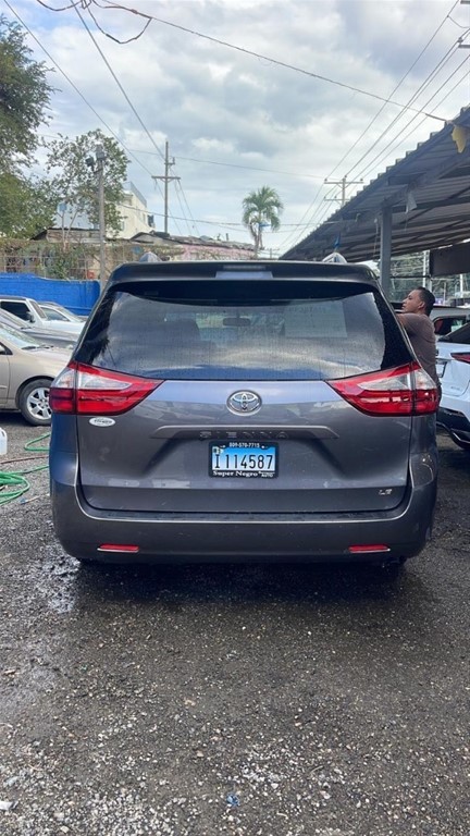 2017 Toyota Sienna LE — foto 4 / 8