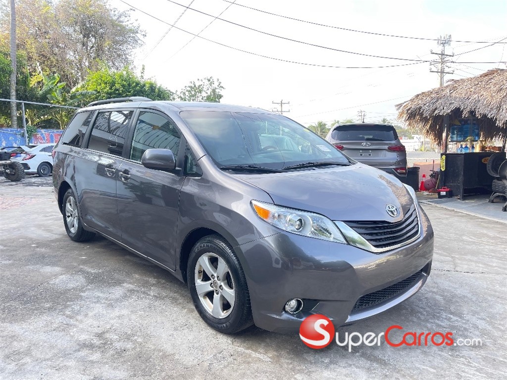 2017 Toyota Sienna LE — foto 5 / 8