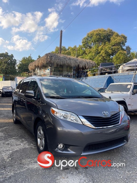 2017 Toyota Sienna LE — foto 8 / 8