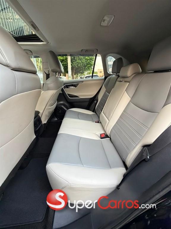 2020 Toyota RAV4 Limited — foto 7 / 10