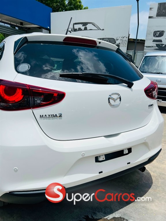 2021 Mazda 2 — foto 2 / 10