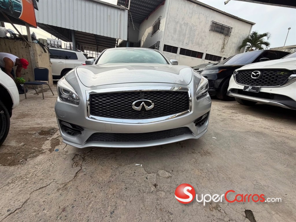 2015 Infiniti Q-70S — foto 4 / 12