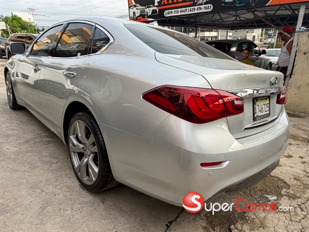 2015 Infiniti Q-70S — foto 5 / 12