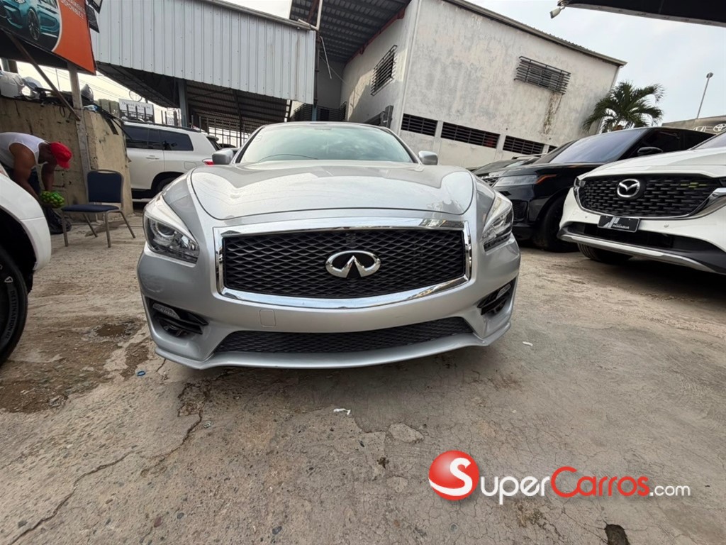 2015 Infiniti Q-70S — foto 6 / 12