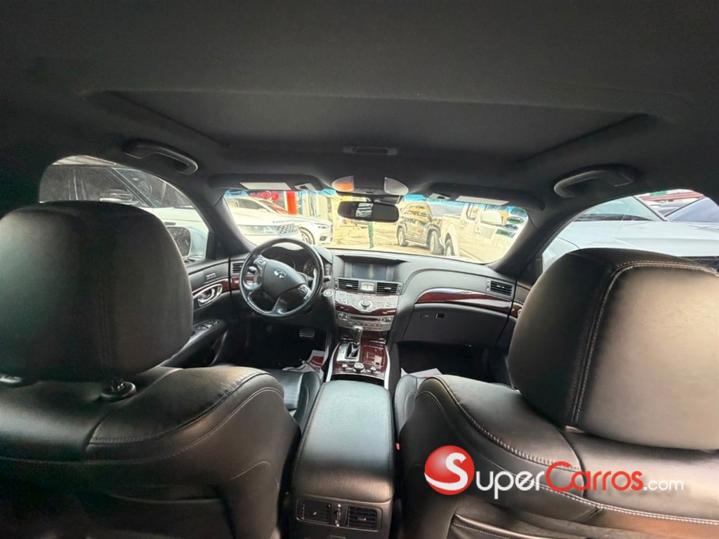 2015 Infiniti Q-70S — foto 7 / 12