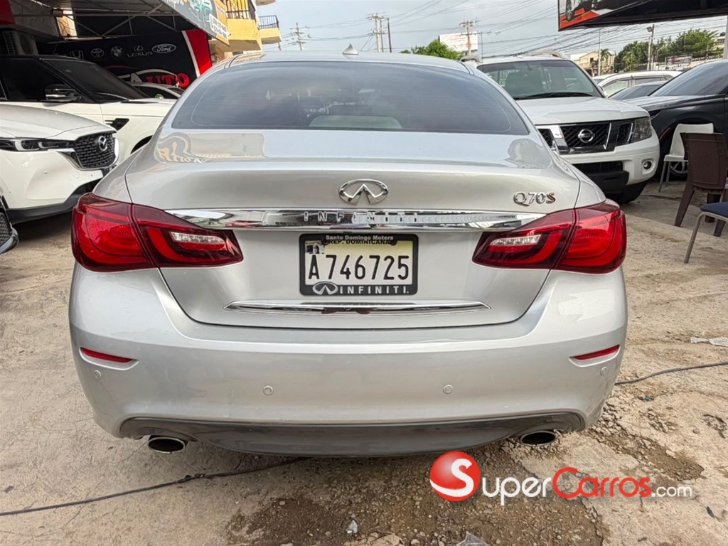 2015 Infiniti Q-70S — foto 12 / 12