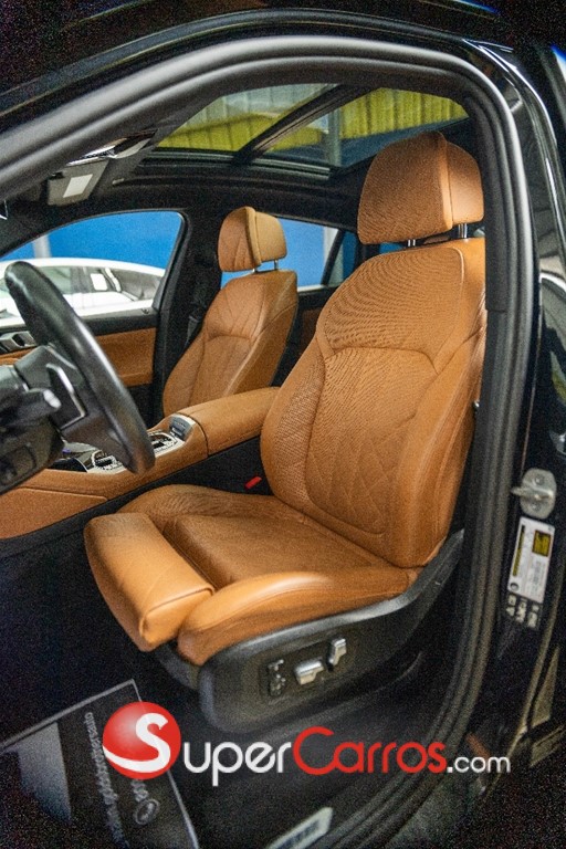 2025 BMW X 6 xDrive40i — foto 7 / 12