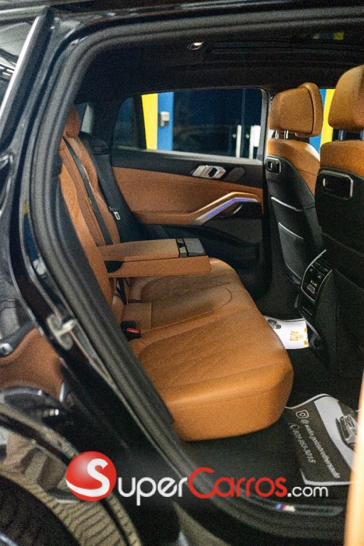 2025 BMW X 6 xDrive40i — foto 8 / 12