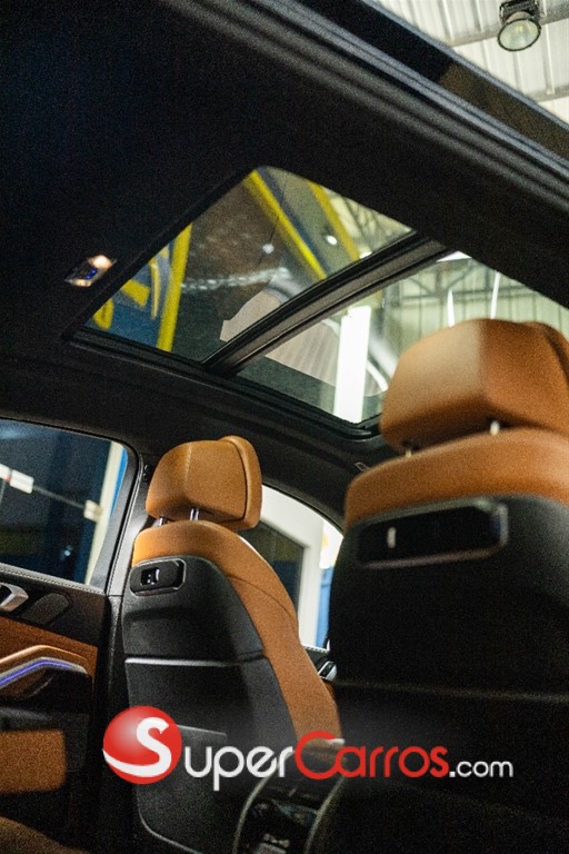 2025 BMW X 6 xDrive40i — foto 9 / 12