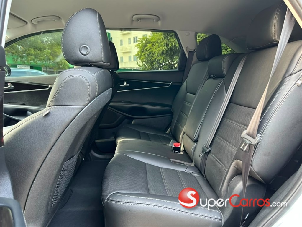 2020 Kia Sorento LX — foto 8 / 10