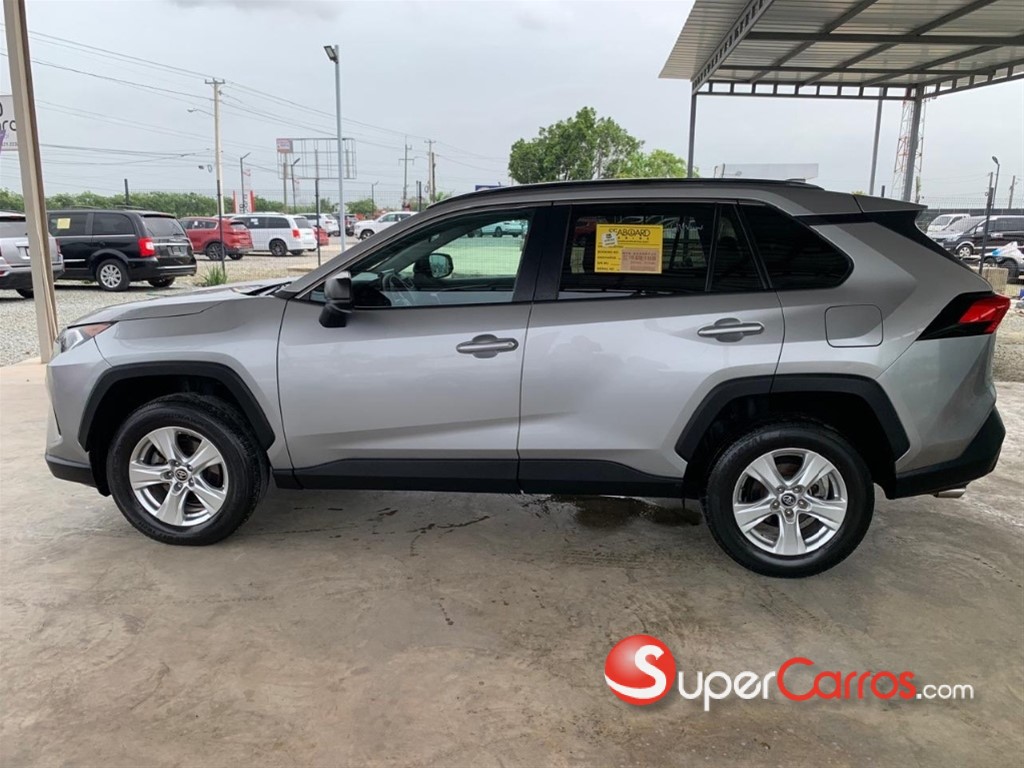 2020 Toyota RAV4 LE — foto 5 / 9